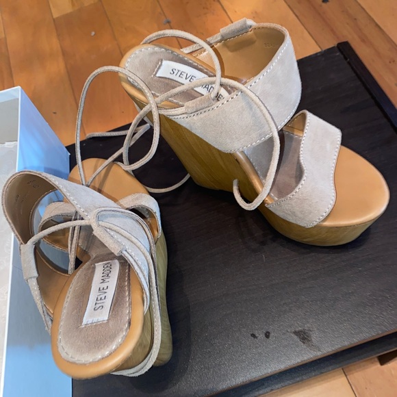 Steve Madden Beachbar Taupe Wedges - Picture 2 of 4